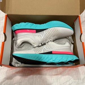 Nike Men’s React Infinity Flyknit 2 size 9.5 unworn